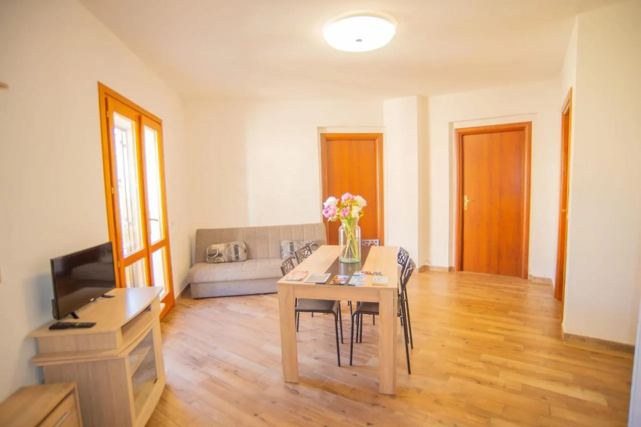 Valery Apartments ألغيرو